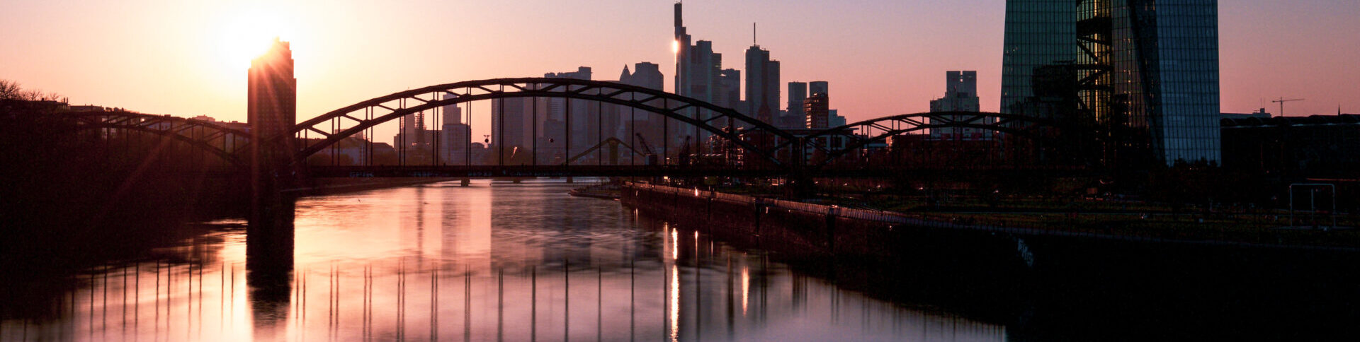 Skyline Frankfurt Kontakt zu Architekturfotograf Jürgen Reichel